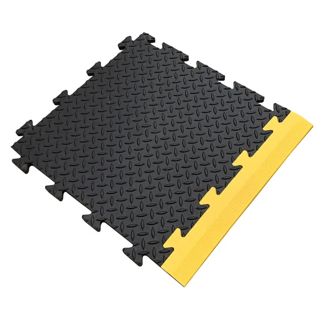 RC04182 - Diamond Top Interlocking PVC Matting - Edge Ramp
