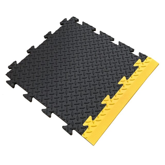 RC04182 - Diamond Top Interlocking PVC Matting - Edge Ramp